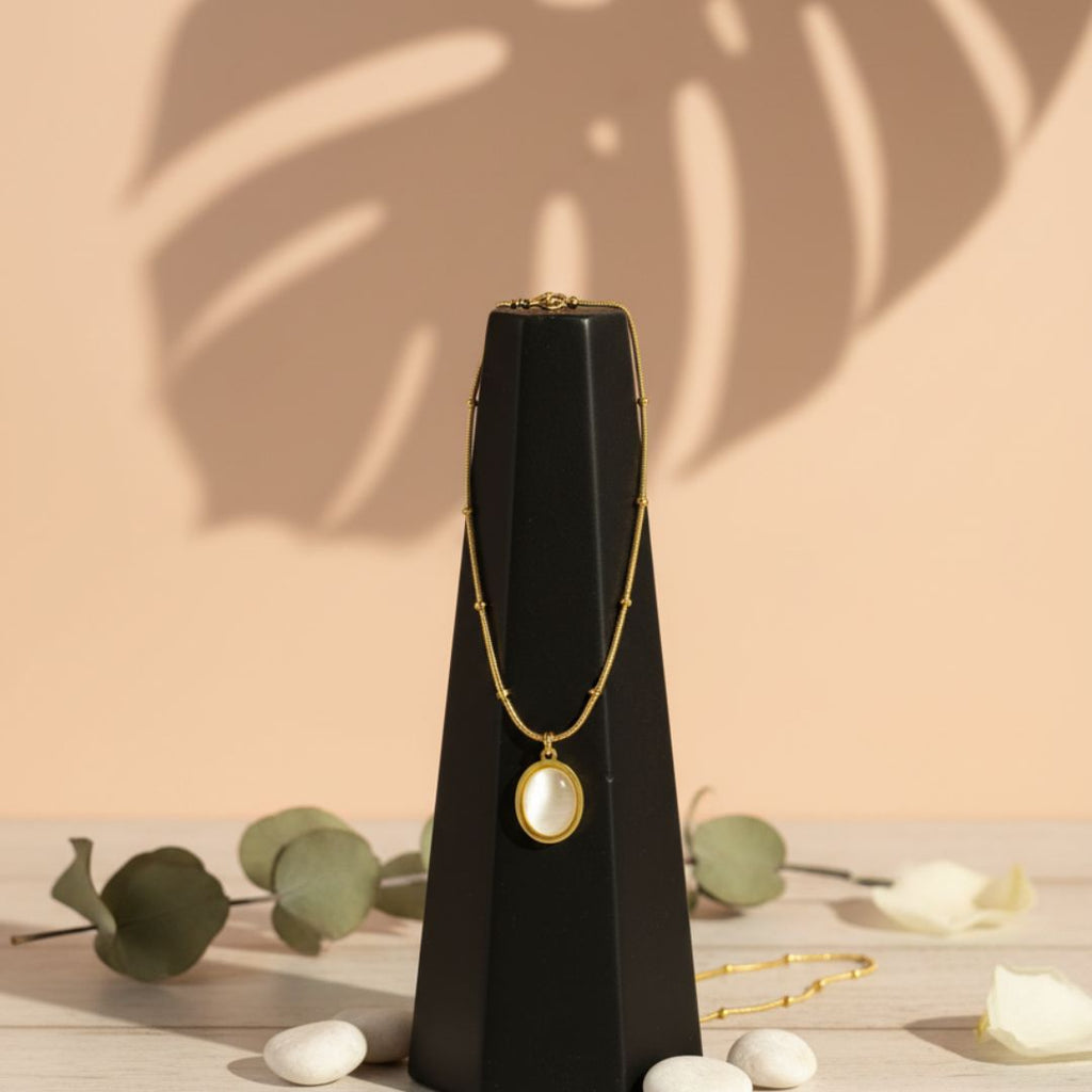 Pearl Oval Pendant Necklace