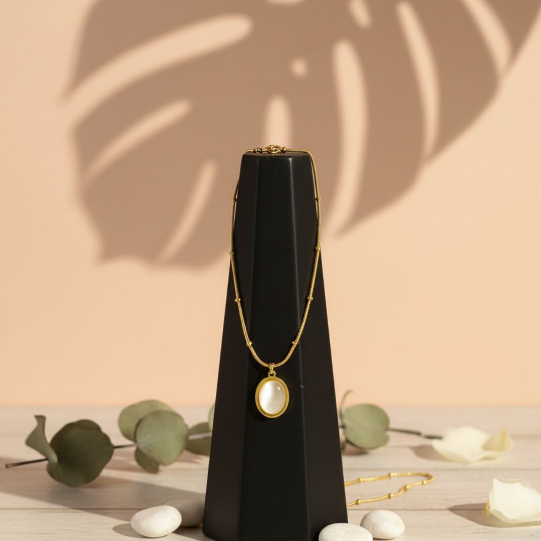 Pearl Oval Pendant Necklace