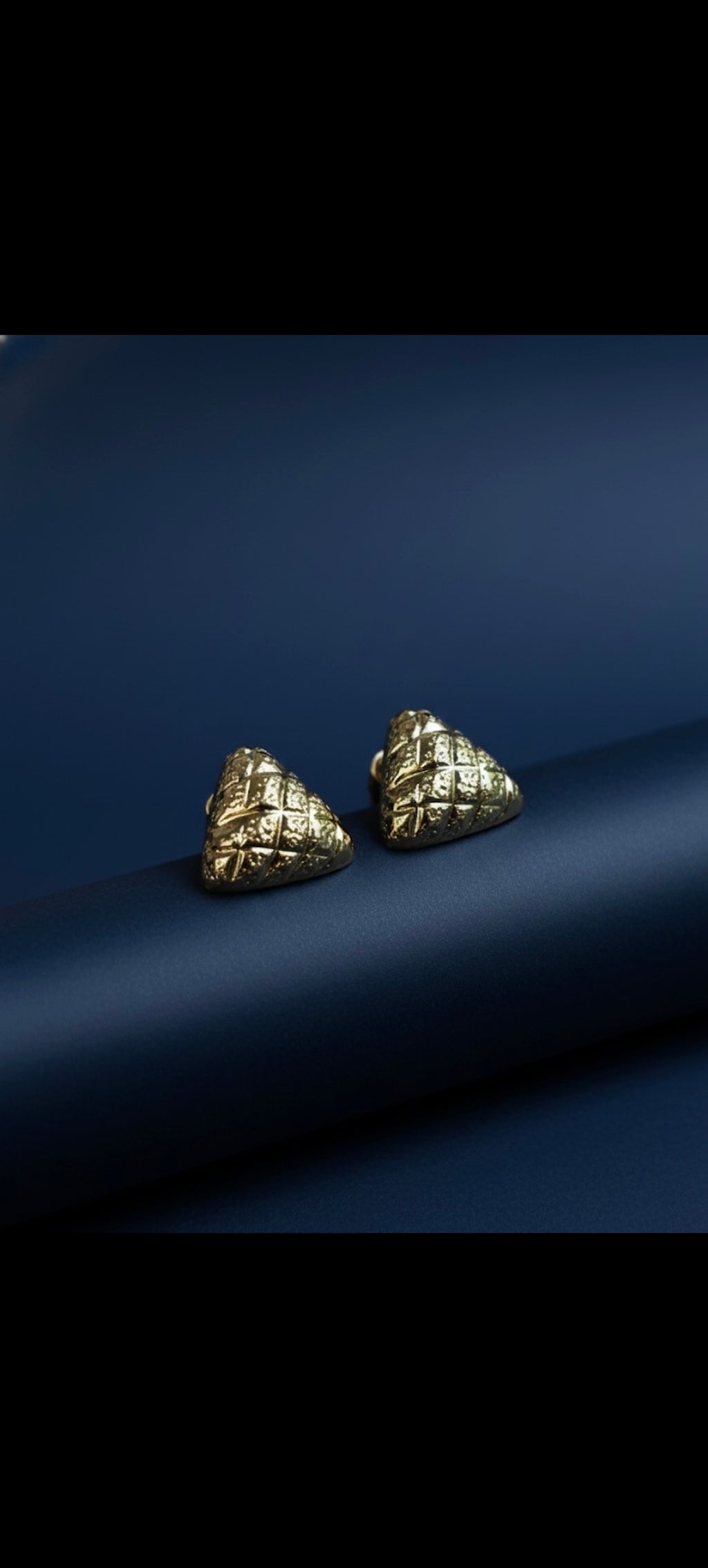 Textured Pyramid Stud Earring