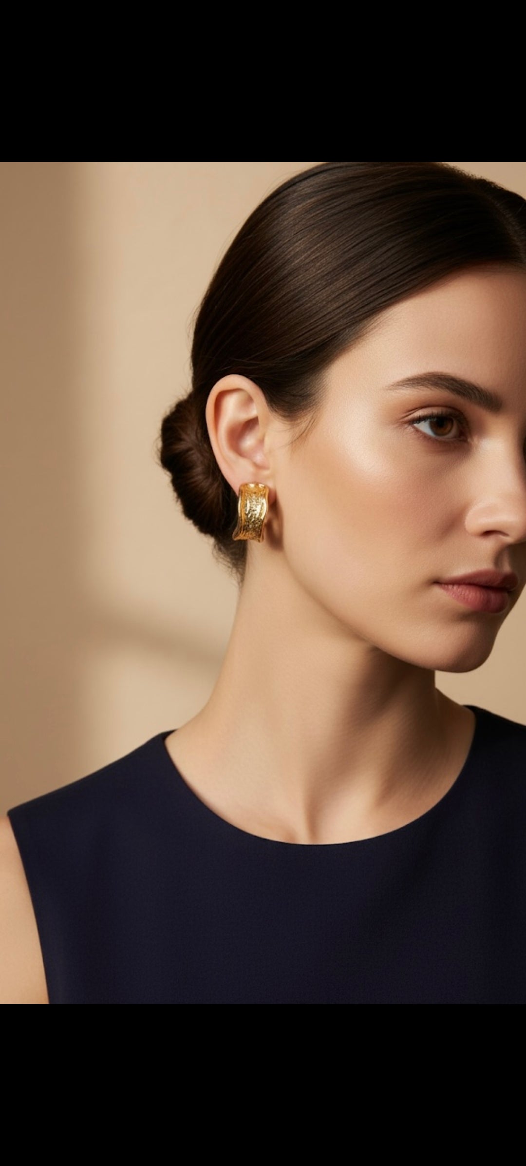 Molten Gold Curve Stud Earring